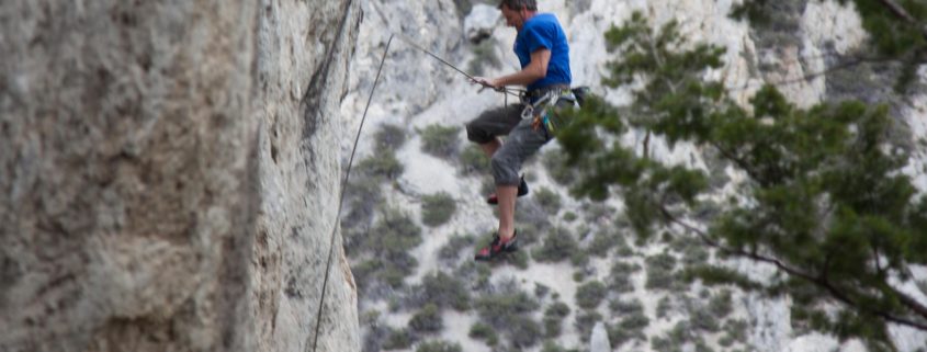when to retire climbing ropes, when to get a new rope, climbing ropes, how many falls, when to stop using